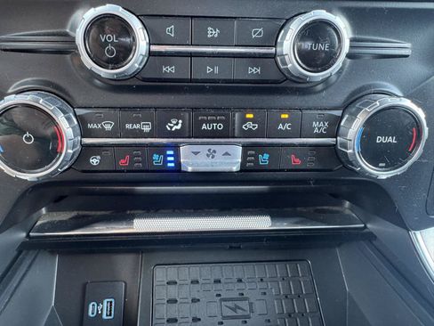 Used 2024 Ford F150 Platinum w/ FX4 Off-Road Package AWD/4WD image 20