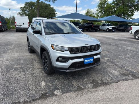 New 2026 Jeep Compass Latitude image 3
