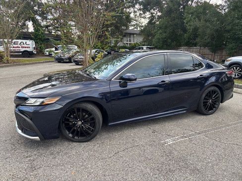 Used 2021 Toyota Camry XSE image 3