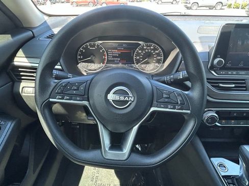 Used 2024 Nissan Altima 2.5 SV image 18