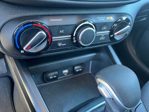 Used 2025 Kia Soul LX image 29