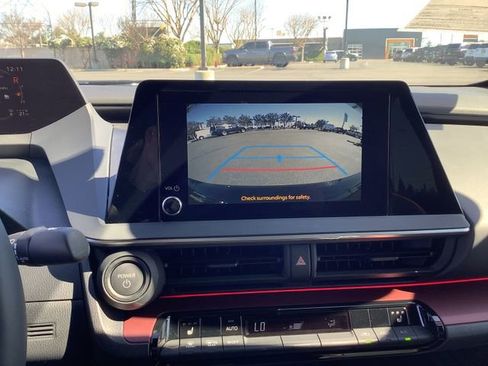 Used 2025 Toyota Prius Plug-In Hybrid image 19