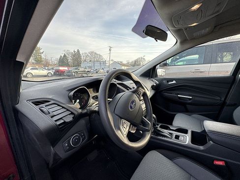 Used 2018 Ford Escape SE image 2