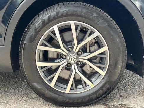 Used 2020 Volkswagen Tiguan SE image 36