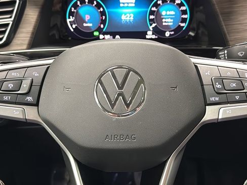 Used 2024 Volkswagen Atlas SEL AWD/4WD image 16