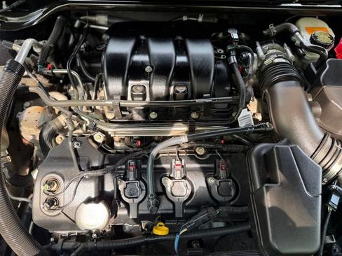 Used 2013 Ford Taurus Limited FWD image 36