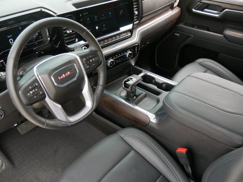 Used 2025 GMC Sierra 1500 SLT AWD/4WD image 13