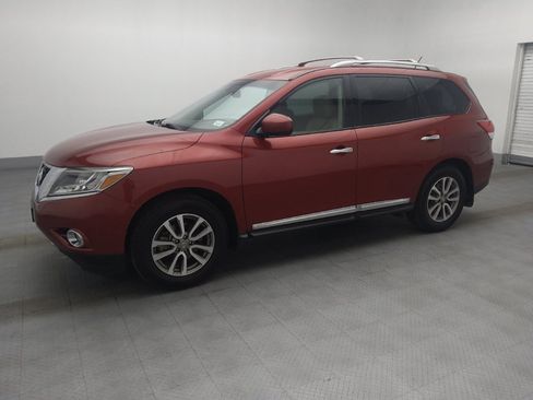 Used 2015 Nissan Pathfinder SL w/ Trailer Tow Package FWD image 2