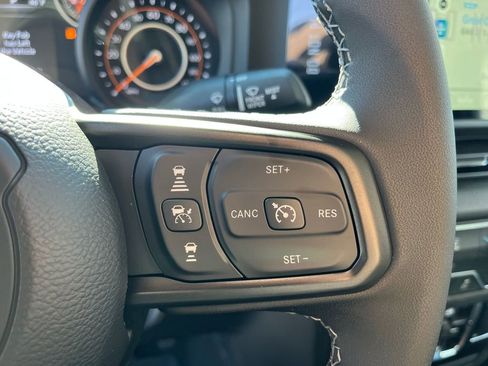 New 2025 Jeep Gladiator Sport image 17