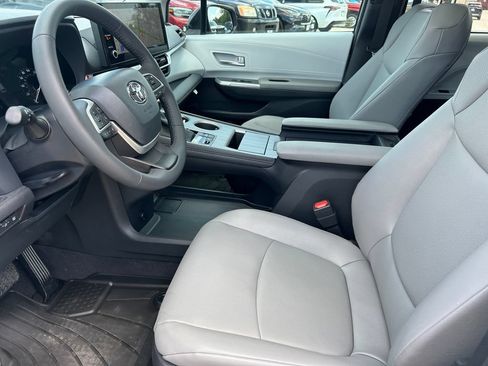 Certified 2026 Toyota Sienna XLE FWD image 11