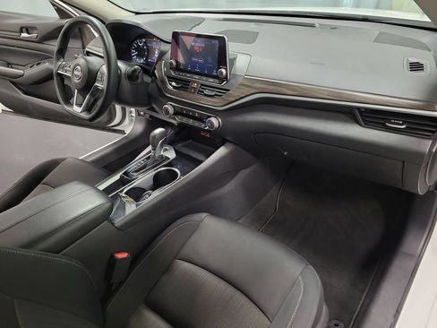 Used 2024 Nissan Altima 2.5 SV FWD image 31