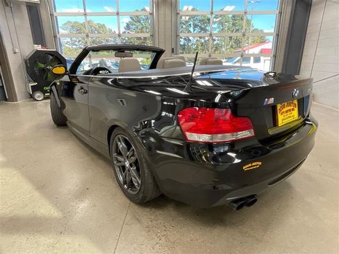 Used 2008 BMW 135i Convertible image 25