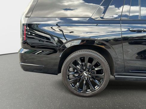 Used 2026 Cadillac Escalade ESV Platinum Sport w/ LPO, ONYX Package AWD/4WD image 14