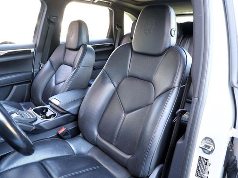 Used 2018 Porsche Cayenne Platinum Edition image 20