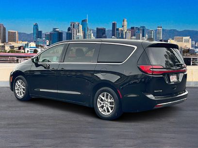 Used 2024 Chrysler Pacifica Touring-L