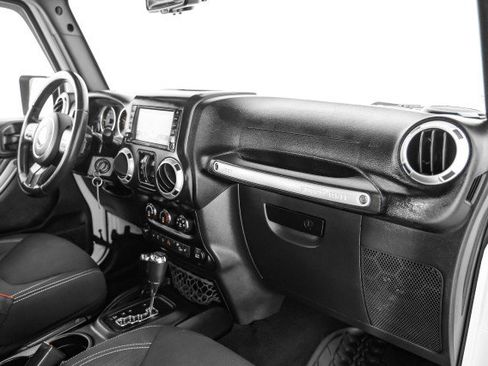 Used 2015 Jeep Wrangler Unlimited Sahara w/ Connectivity Group image 6