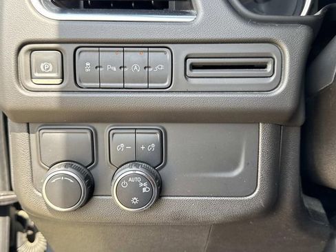 Used 2021 Chevrolet Suburban LS RWD image 33