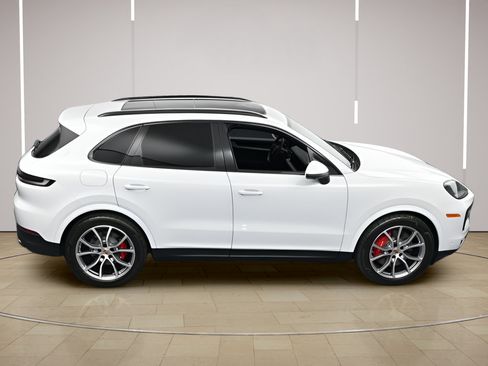 Certified 2025 Porsche Cayenne S AWD/4WD image 37