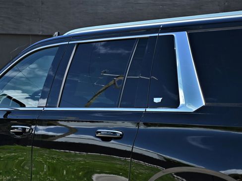 Used 2022 Cadillac Escalade ESV Premium Luxury image 10