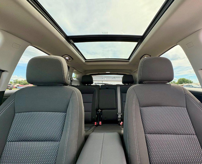 Used 2024 GMC Terrain SLE w/ Driver Convenience Package FWD image 29