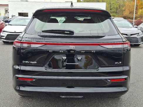 New 2025 Toyota Crown Signia XLE image 5