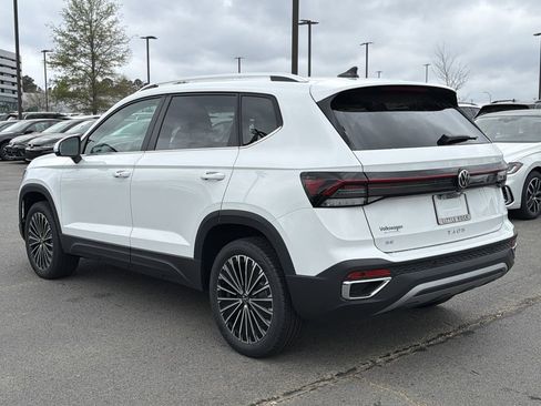 New 2026 Volkswagen Taos SE FWD image 3