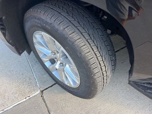 Used 2024 Chevrolet Suburban Premier image 36