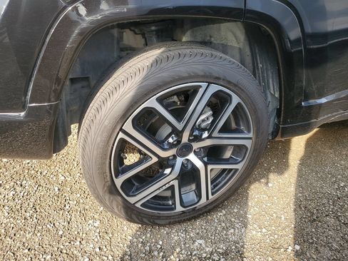 Used 2025 Jeep Compass Limited w/ Elite Group AWD/4WD image 18