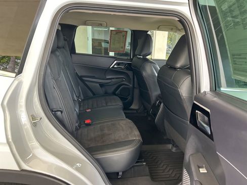 Used 2023 Mitsubishi Outlander SE FWD image 25