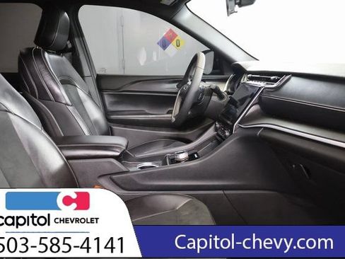 Used 2025 Jeep Grand Cherokee Altitude AWD/4WD image 30