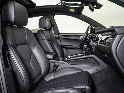Certified 2026 Porsche Macan AWD/4WD image 15