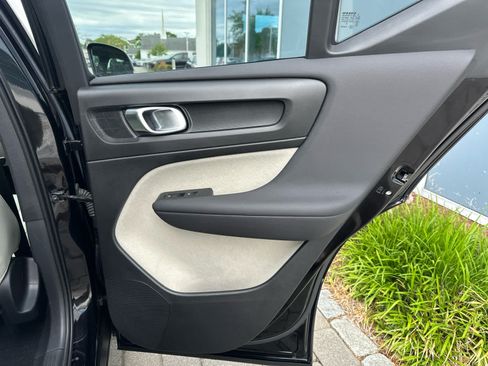 Used 2023 Volvo XC40 B5 Ultimate w/ Protection Package Premier AWD/4WD image 40