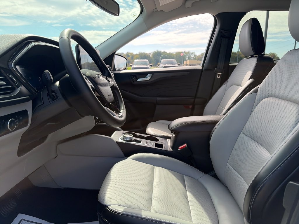 Used 2024 Ford Escape Platinum AWD/4WD image 15