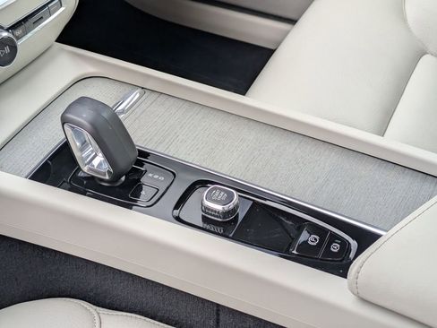 Used 2024 Volvo S60 B5 Plus image 19