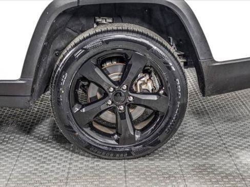 Used 2023 Jeep Grand Cherokee L Limited w/ Black Appearance Package RWD image 38
