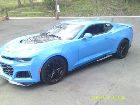 Used 2022 Chevrolet Camaro ZL1 image 1