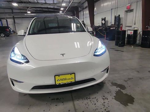 Used 2021 Tesla Model Y Long Range AWD/4WD image 3