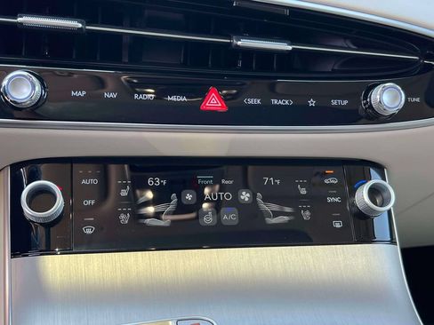 Certified 2026 Genesis GV70 2.5T Advanced AWD/4WD image 28