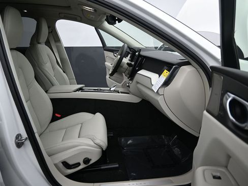 New 2026 Volvo XC60 B5 Ultra w/ Climate Package AWD/4WD image 15