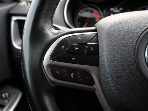 Used 2019 Jeep Cherokee Latitude Plus w/ Cold Weather Group FWD image 17