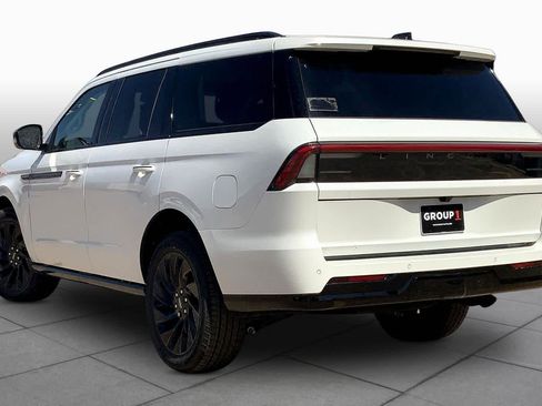 New 2026 Lincoln Navigator Reserve w/ Jet Appearance Package AWD/4WD image 12