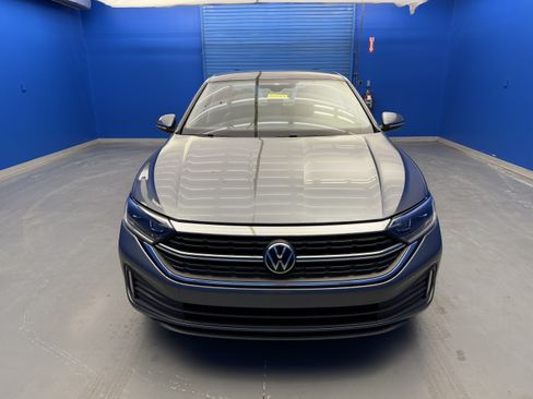 Used 2024 Volkswagen Jetta SEL FWD image 3