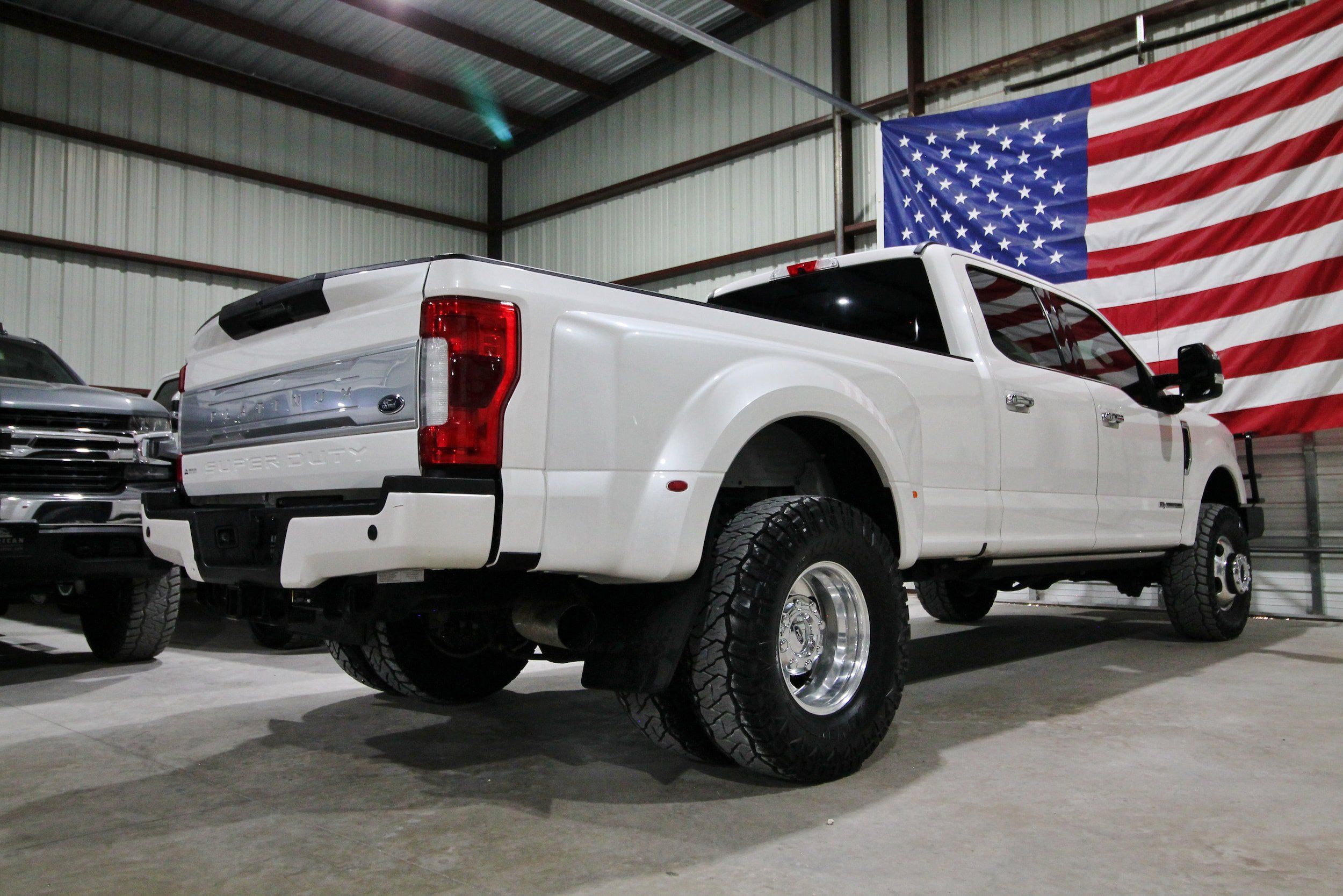 Used 2019 Ford F350 Platinum w/ Platinum Ultimate Package AWD/4WD image 11