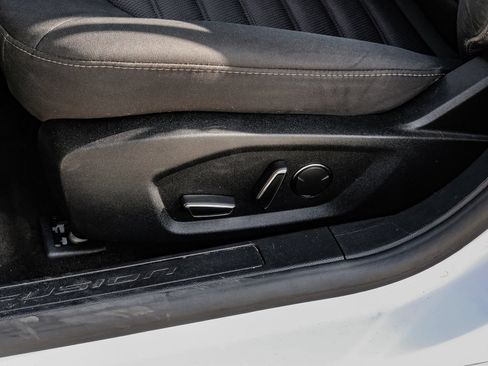 Used 2019 Ford Fusion SE FWD image 36