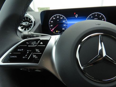 Certified 2025 Mercedes-Benz GLA 250 image 11