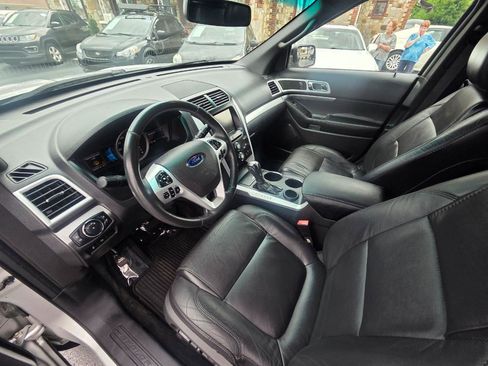 Used 2014 Ford Explorer XLT w/ Equipment Group 202A FWD image 12