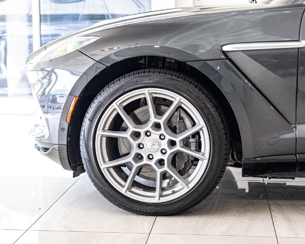 Used 2021 Aston Martin DBX AWD/4WD image 8