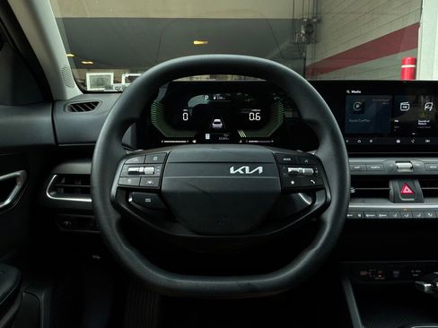 Used 2025 Kia K4 FWD image 33