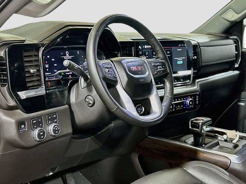 Used 2025 GMC Sierra 1500 SLT AWD/4WD image 7