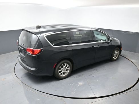 Used 2023 Chrysler Voyager LX FWD image 14